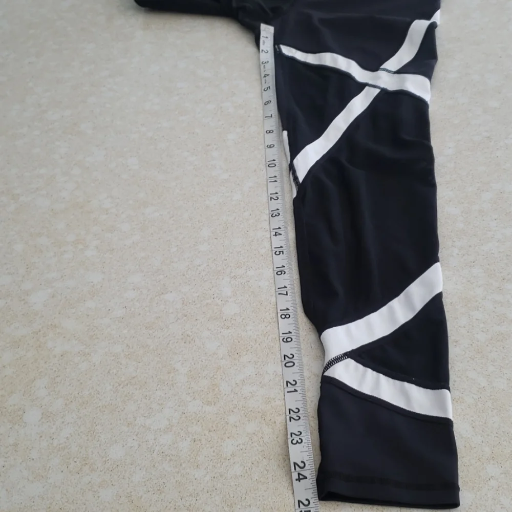 High rise mesh leggings- much Like the popular brand. small - Picture 6 of 10